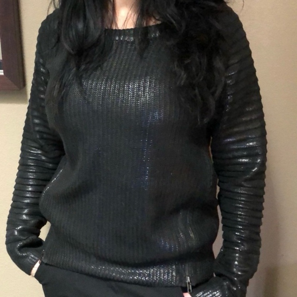 GB Acrylic Shimmer Black Sweater M Zipper Trim